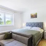 Ana For 12 Person With 6 Bedrooms & Private Pool Βίλα Labin (Istria)