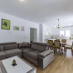 Ana For 12 Person With 6 Bedrooms & Private Pool