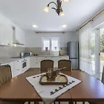 Ana For 12 Person With 6 Bedrooms & Private Pool *