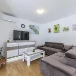 Ana For 12 Person With 6 Bedrooms & Private Pool