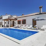 Ana For 12 Person With 6 Bedrooms & Private Pool *