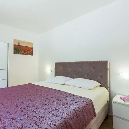 Villa Ana For 12 Person With 6 Bedrooms & Private Pool *