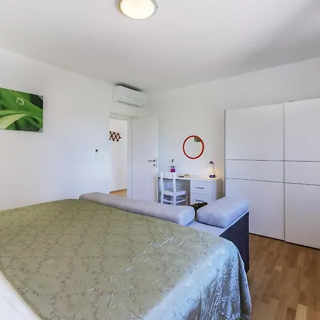 Ana For 12 Person With 6 Bedrooms & Private Pool * Labin (Istria)