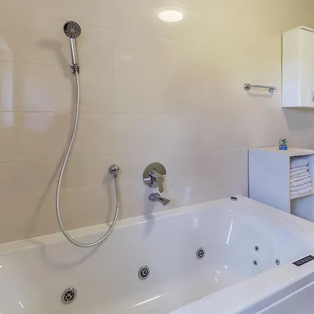 Villa Ana For 12 Person With 6 Bedrooms & Private Pool