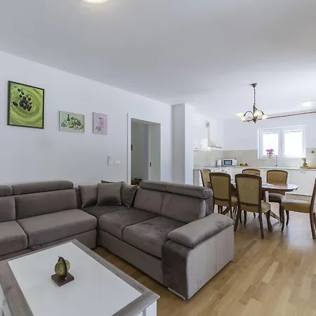 Ana For 12 Person With 6 Bedrooms & Private Pool
