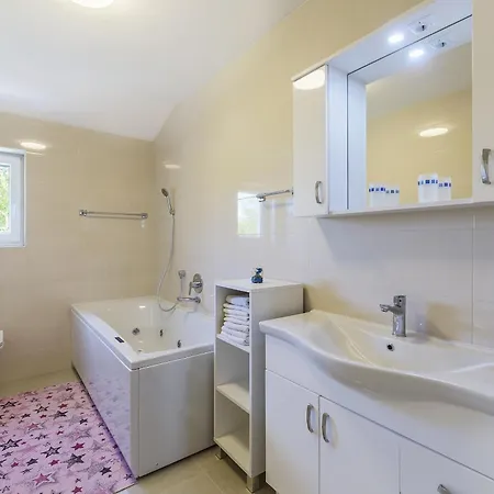 Villa Ana For 12 Person With 6 Bedrooms & Private Pool