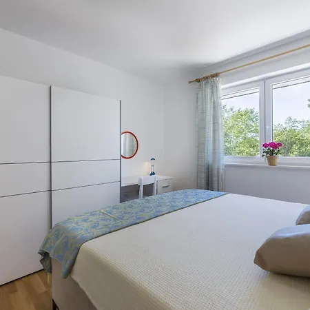 Ana For 12 Person With 6 Bedrooms & Private Pool Labin (Istria)