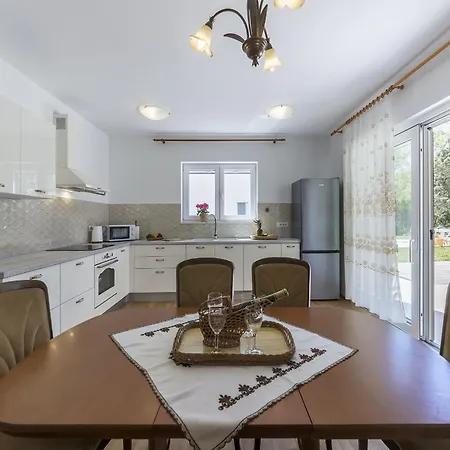 Ana For 12 Person With 6 Bedrooms & Private Pool *