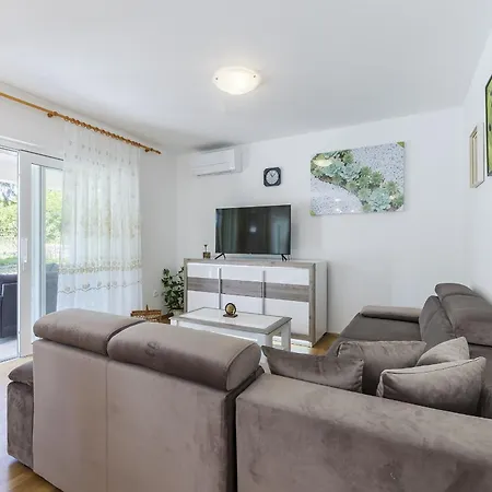 Ana For 12 Person With 6 Bedrooms & Private Pool * Labin (Istria)