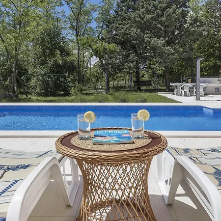 Ana For 12 Person With 6 Bedrooms & Private Pool *