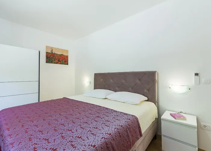 Villa Ana For 12 Person With 6 Bedrooms & Private Pool *