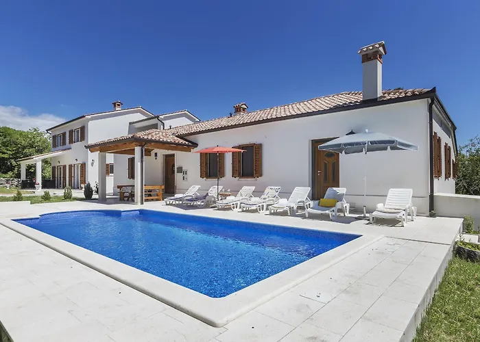 Ana For 12 Person With 6 Bedrooms & Private Pool *